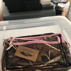 New! Woodland Creek Ladies camo tote/bottle kosi